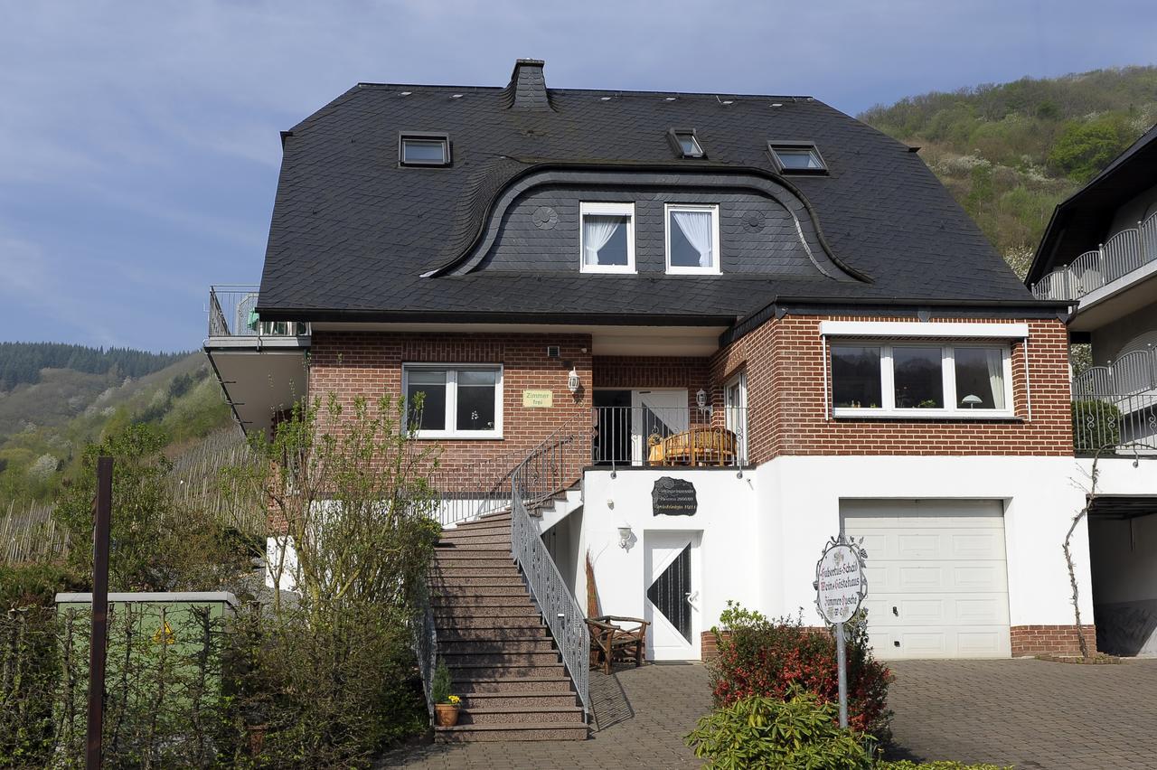 Wein Und Gastehaus Scheid Hotell Sankt Aldegund Exteriör bild